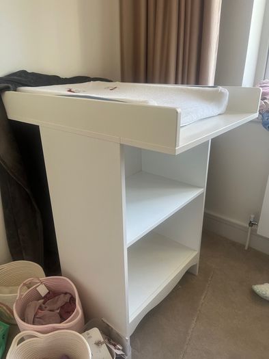 Smagora changing table/book shelf