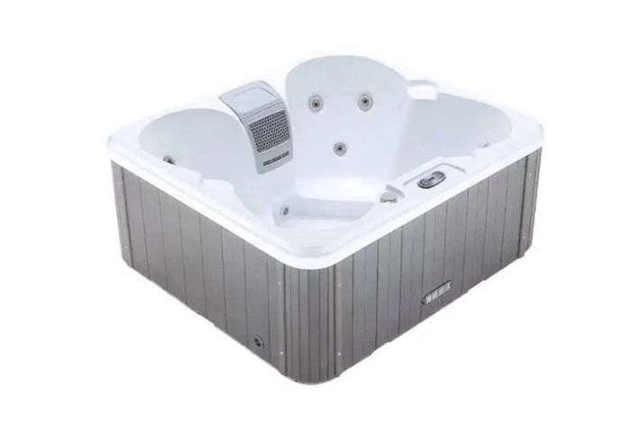 New 4-5 Person Hot Tubs