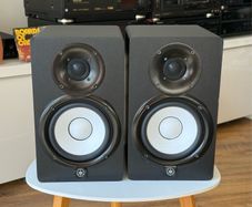 Yamaha HS5 Powered Studio Monitors Pair
