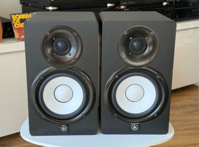 Yamaha HS5 Powered Studio Monitors Pair