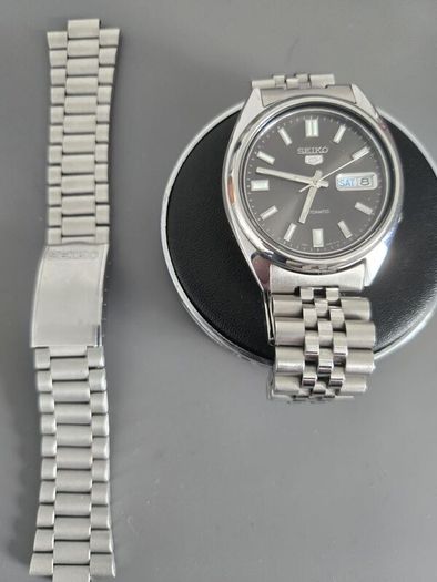 Seiko 5 SNXS79 with Grey Sunburst Dial