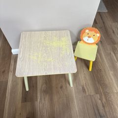 Kids table and chair