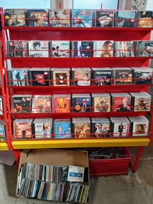 American Country music CD's (OVER 450 CDs)
