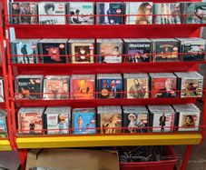 American Country music CD's (OVER 450 CDs)