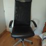 Black swivel office chair Image 2
