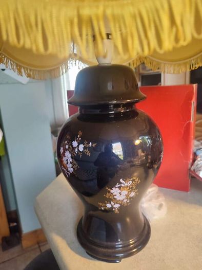 Oriental Style Ginger Jar Table Lamp And Shade.