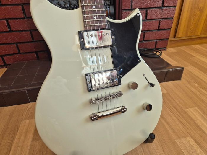Yamaha Revstar RSE20 White Electric Guitar