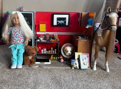 Our Generation Healthy Paw Clinic, Doll and Horse