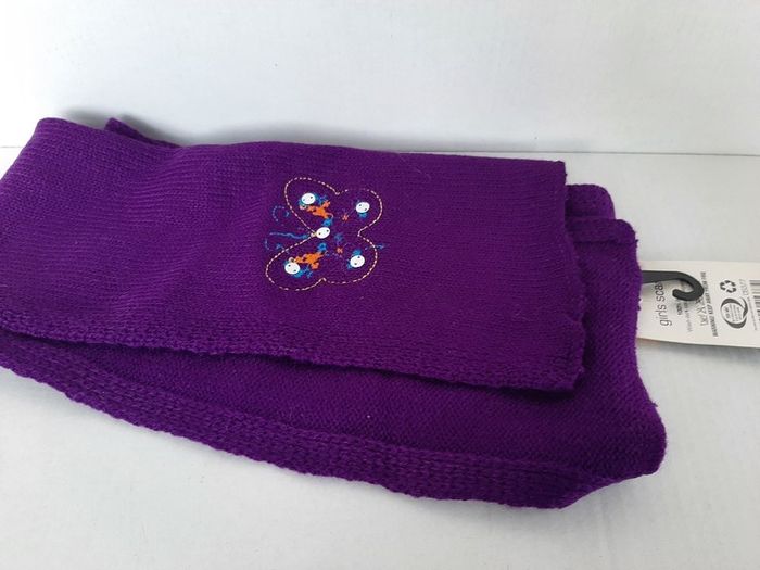 new child's scarf tag attached