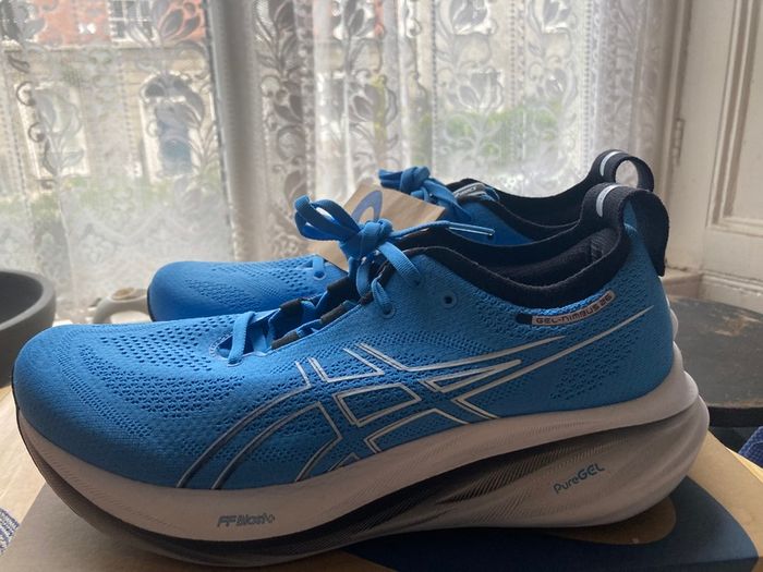 Asics Gel-Nimbus 26 running shoes - brand new, size 9.5 UK