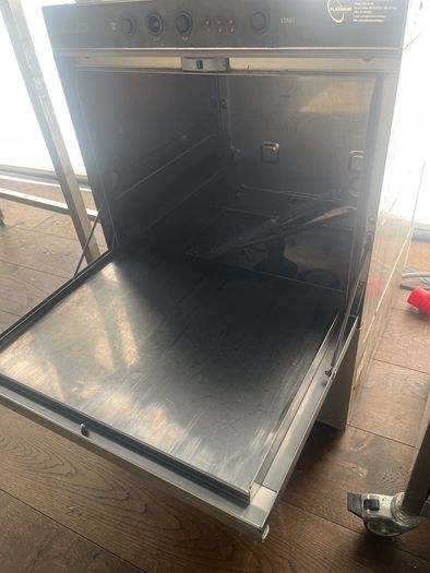 Commercial dishwasher