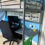 svarta loft bed and desk Image 5