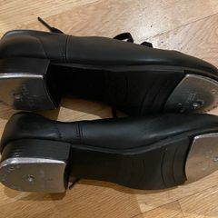 Tap Dancing shoes (size 4)