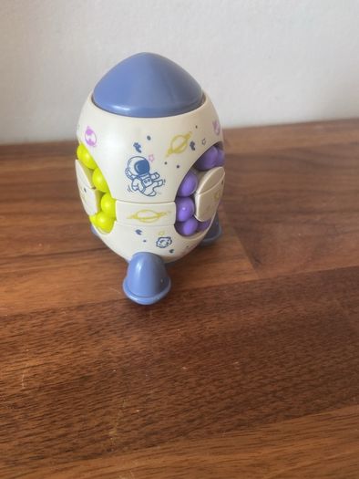 Rocket spinning puzzle toy
