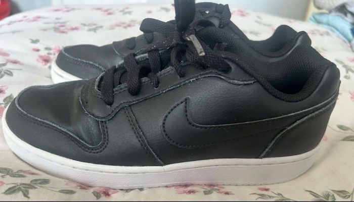 Nike runners size 4