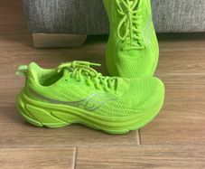 Green Saucony hurricane 25 runners