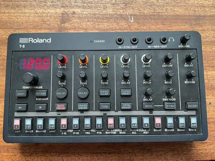 Roland AIRA Compact T-8 Beat Machine