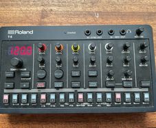 Roland AIRA Compact T-8 Beat Machine