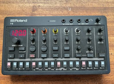 Roland AIRA Compact T-8 Beat Machine