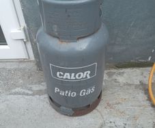 Patio gas bottles (full)
