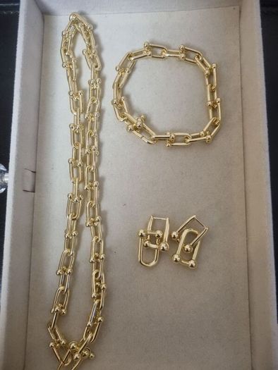 Necklace bracelet and earrings