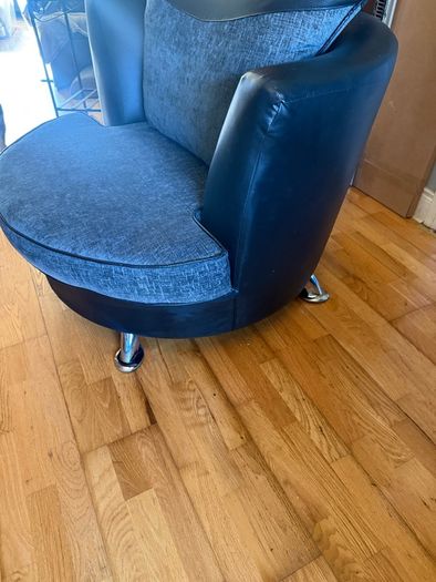 Free Swivel chair