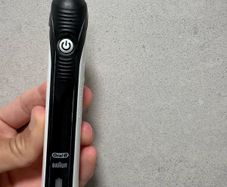Oral-B Pro 2 2500 CrossAction Electric Toothbrush + 3 Toothbrush Heads