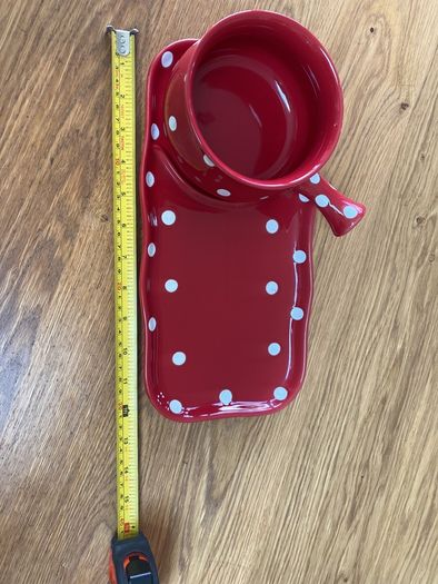 Polka dot serving dish