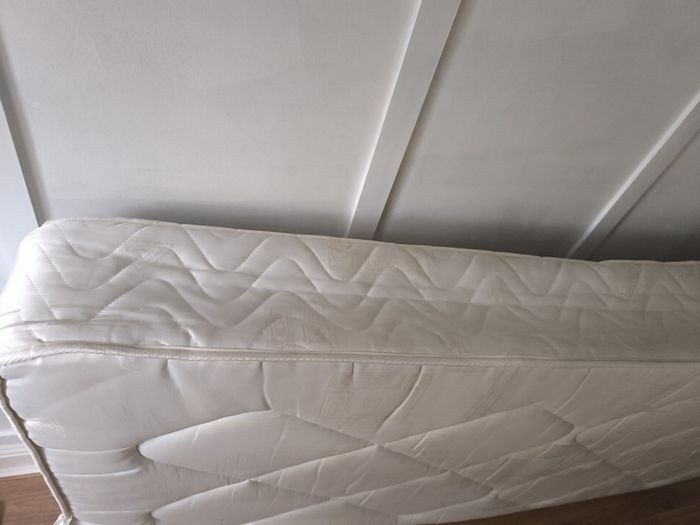 Mattress free, single bed