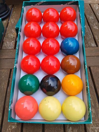 snooker balls