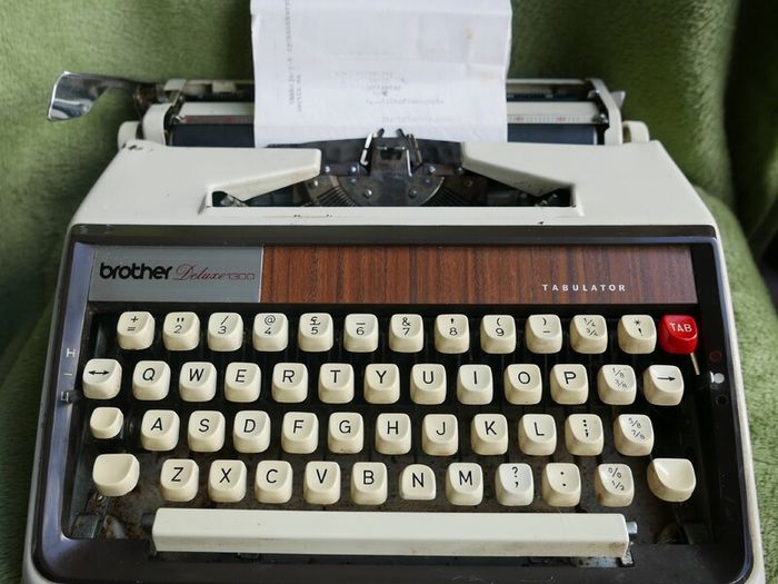 Brother Deluxe 1350 Vintage typewriter (in working order)