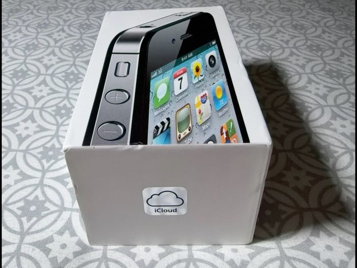 Iphone 4s Black 16GB  (Empty Box Only)