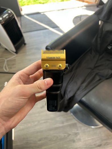 Babyliss clippers + with stand )