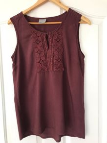 Like New: Vero Moda Ladies Top (Size Small)