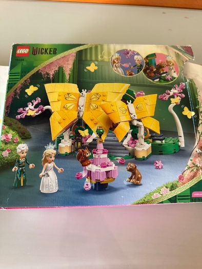 Lego Wicked Glindas Wedding Day venue 75688