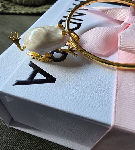 Pandora Wonders Collection Treated Freshwater Cultured Baroque Pearl Oversized Frog Pendant  New