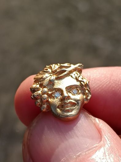 A Stunning pair of Mid Nineteenth Century Gilt Silver Cufflinks with Diamond Eyes