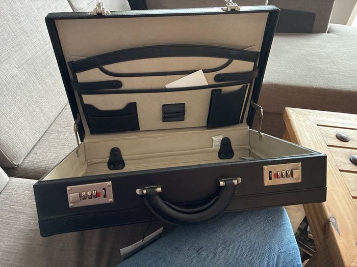 MONOLITH Leather look expandable attache case