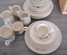 32 piece Noritake dinner set