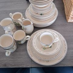 32 piece Noritake dinner set