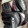 Shin pads and fingerless gloves Image 3