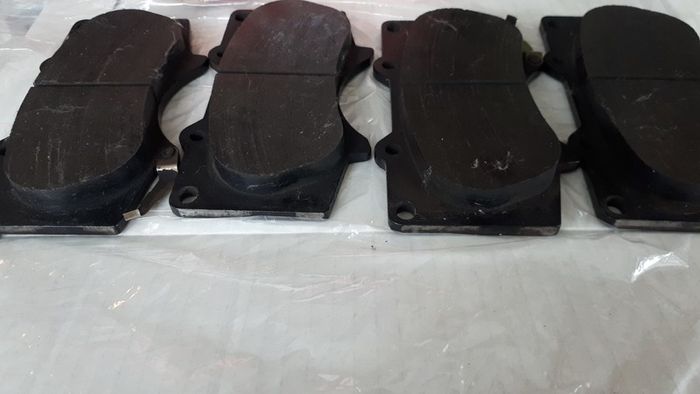 Front brake pads for Land Cruiser