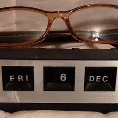 perpetual desk calendar