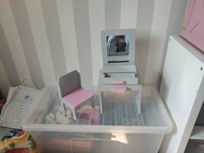 Our Generation Dolls Bed & Vanity