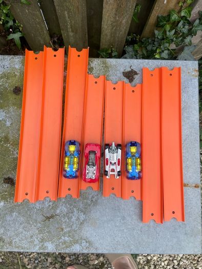 Hot Wheels Track Builder Race Crate Launch + 40ft Track