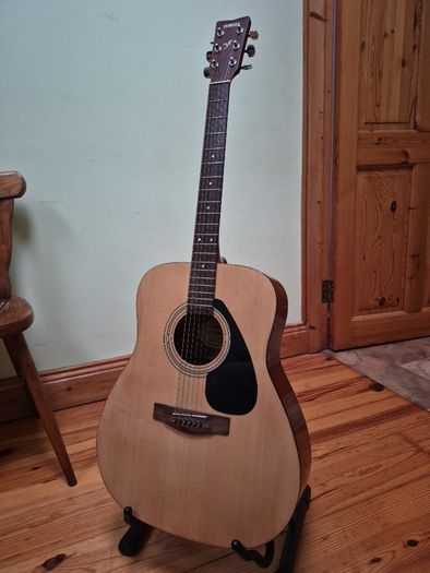 Yamaha F310 Acoustic Guitar