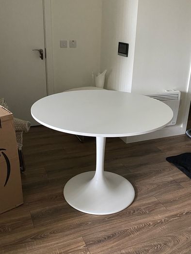 Round table DOCKSTA