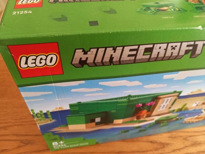 Brand New Lego Minecraft The Turtle Beach House Set