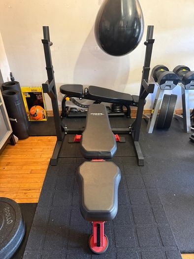 Weights Bench & Bench Press / Squat Rack