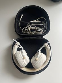 Marshall Major III Bluetooth headphones in white